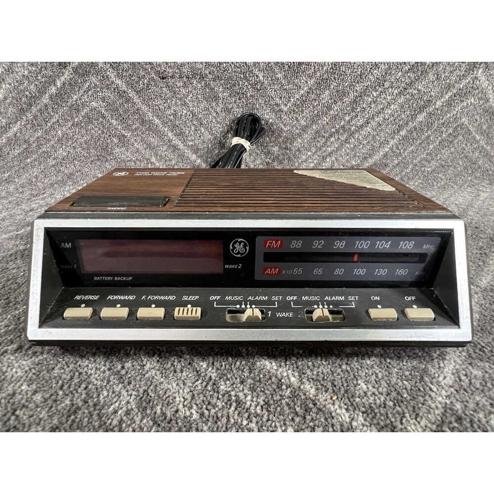 General Electric GE Vintage Alarm Clock AM/FM Radio Model 7-4616B Two Wake Times